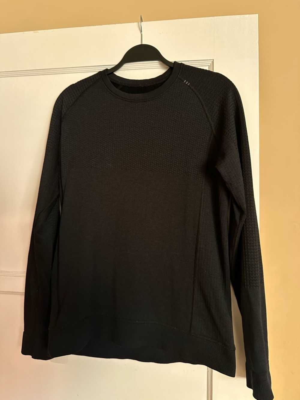 lululemon athletica Men's Black Performance Crewneck Pullover